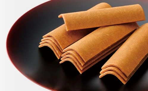 Authentic Izutsu Yatsuhashi curved wafers served on dark lacquer ceramic plate